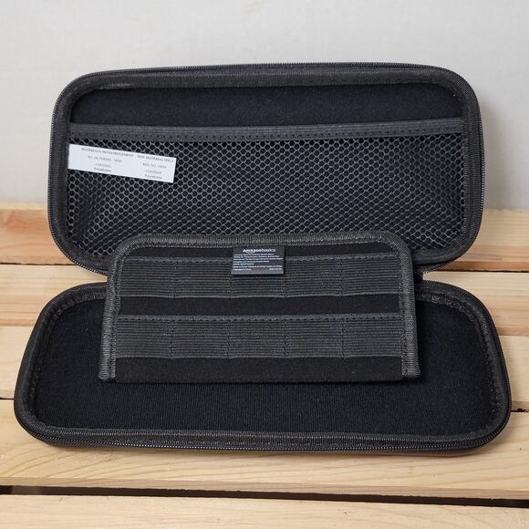 Amazon Basics Solid Black Nintendo Switch Zipper Case - Picture 6 of 9